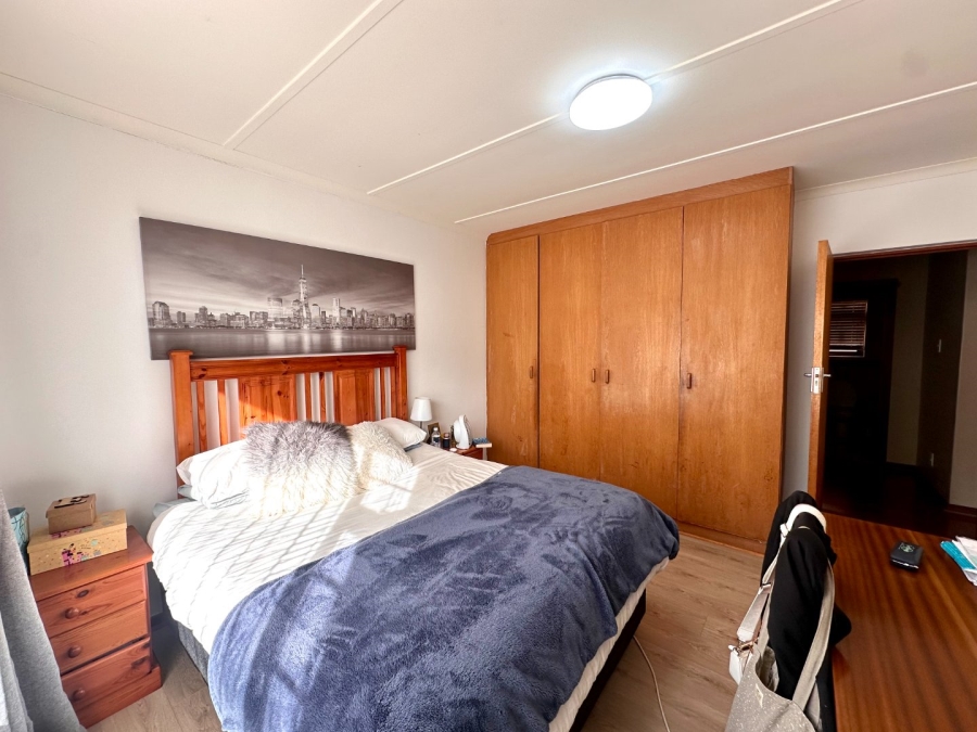 4 Bedroom Property for Sale in Glen Barrie Western Cape
